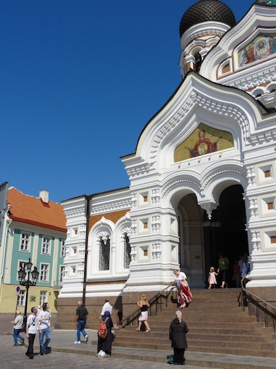 De Russisch-orthodoxe Alexander Nevski-kathedraal op de Domberg.